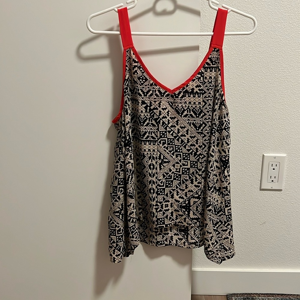 Flattering flowy tank top 100% polyester. Tan, black and orange. Size large.